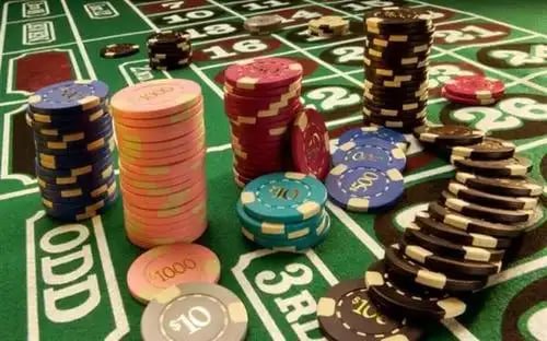 Ilustrasi responsible gaming dan perlindungan pengguna dewasa di platform ketuaslot